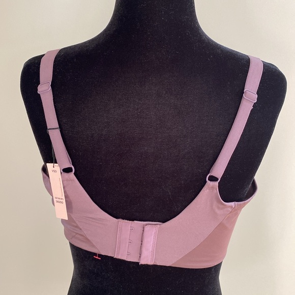 Victoria’s Secret push up underwire two tone bra - Picture 5 of 9